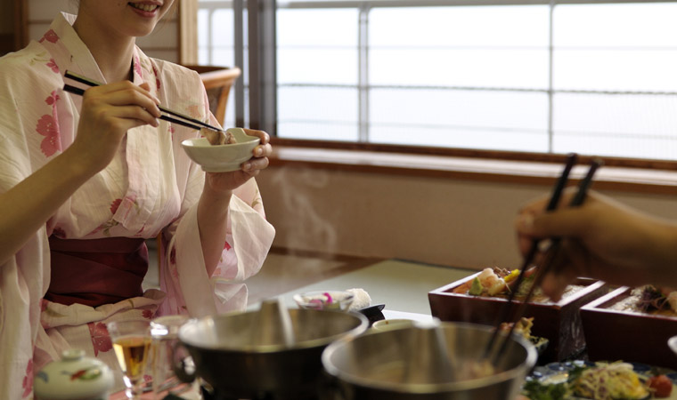 部屋食で気を遣わずゆっくりと