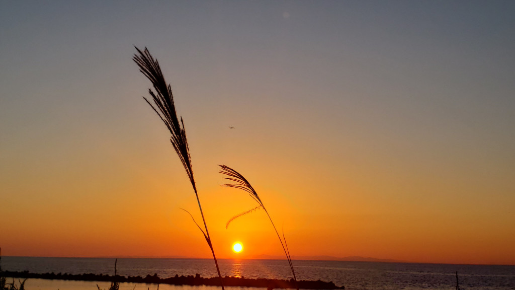 2021年10月・11月の夕陽 - お知らせ｜新潟県瀬波温泉 大観荘せ