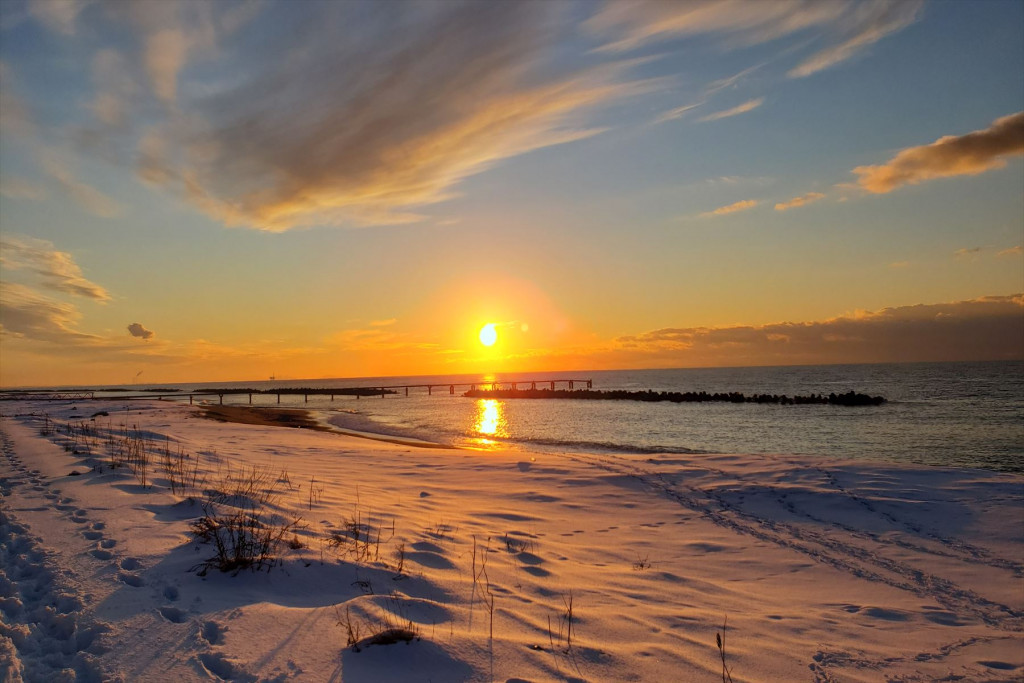 絵画　油絵　瀬波温泉　夕景　ミニ美 2022年1月の夕陽 - お知らせ｜新潟県瀬波温泉 大観荘せなみの湯